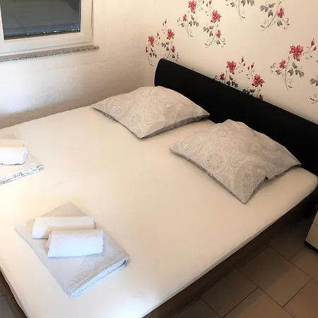 Andreas Apartment Nin